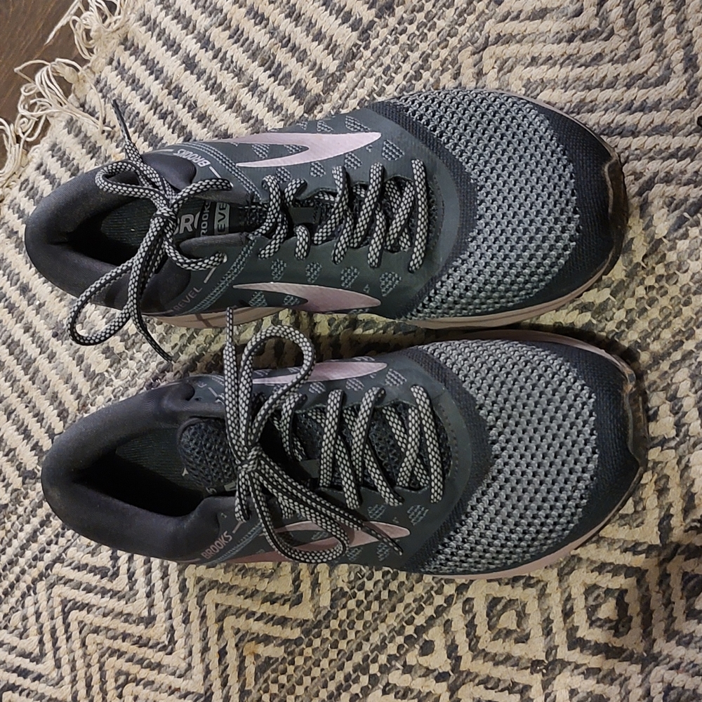 Brooks running shoes size 9